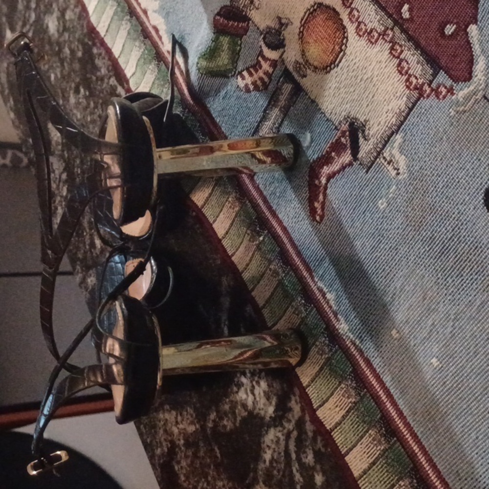 Heels - Picture 3 of 4